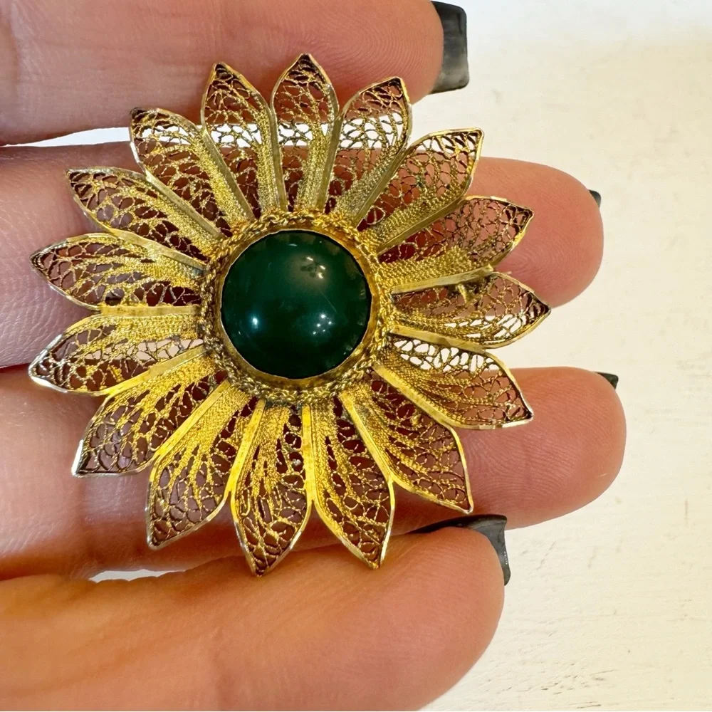 Beautiful Vintage Gold Tone Cabochon Filigree Brooch 1950’s